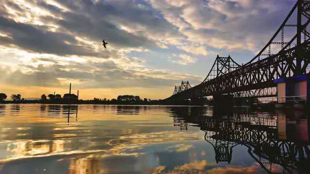 丹东风华,古韵犹存,山水之韵绘丹青